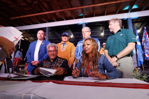 In a historic moment, dignitaries from the M├⌐tis Nation-Saskatchewan, the federal government and the provincial government participated in a special signing ceremony at this yearΓÇÖs Back to Batoche Days to transfer of a significant portion of land at the historical site of Batoche back to the M├⌐tis Nation - Saskatchewan. ┬á